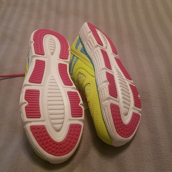 Girls yellow running shoes - Picture 3 of 4